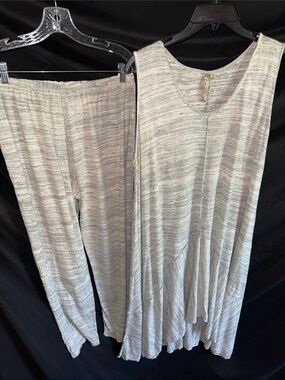 2 PC - Women's Light Heather Gray Scoop Neck Tank Top w/ pants - Casual Layering